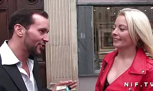 دختر لاغر مجعد تجربه مقعدی عكس خفن سكسي می کند