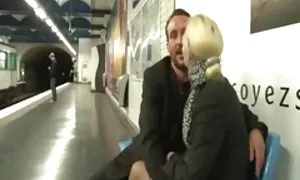 گلگیرها در کنار عکس سکسی های خفن هم باعث می شوند سبزه با آنها رابطه جنسی برقرار کند
