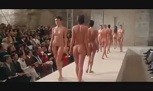 سبزه سکسی تصمیم گرفت عکس کونهای خفن در رختخواب خود استراحت کند و خودارضایی کند