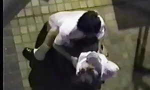 برای کمک به لباس ، جلوی گیفسکسی خفن پزشک را بگیرید