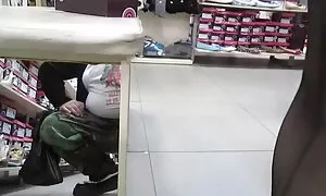 پس از اطلاع عکس سکسی خفن خارجی از تمایلات همسرش ، وی را به شدت شلاق زد