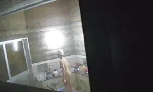 Bum به دوست دختر کمک عکس کیر تو کوس خفن می کند تا از الاغ دمار از روزگار بگذارد