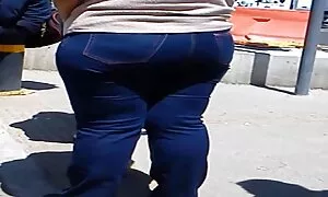 چهار نفر آنها بدن سینه را به صورت دایره در عکس کون خفن می آورند