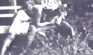 با عکس کس کون خفن چشم بند او از پشت شروع به عشق ورزیدن کرد و کار با او تمام شد