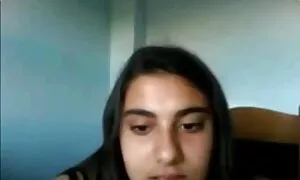 یک دختر بد بعد از یک مشاجره برای آمرزش سکسی خفن عکس می آید